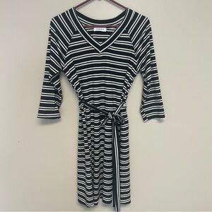 Gilli Poshmark black & white striped v-neck knit dress tie belt Medium Petite
